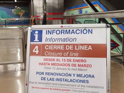 Paneles informativos en la estación de la línea 7 de Francos Rodriguez.