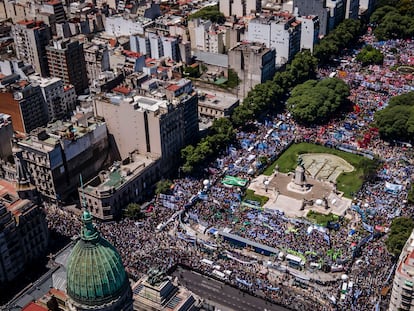 Manifestación contra el Gobierno de Milei en la Plaza del Congreso en Buenos Aires.