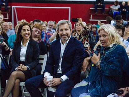 Joana Picetti (izq.) junto al ministro de Interior, Rogelio Frigerio, y Elisa Carri&oacute;.