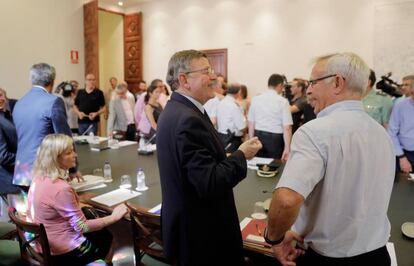 El presidente Ximo Puig con el alcalde de Valencia, Joan Ribó, durante la reunión del Cecopi.