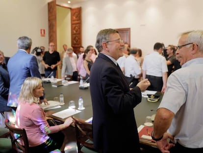 El presidente Ximo Puig con el alcalde de Valencia, Joan Ribó, durante la reunión del Cecopi.