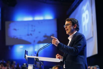 El presidente del comité de Derechos y Garantías, Alfonso Fernández Mañueco, durante su intervención.