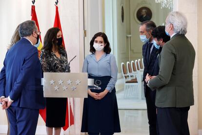 La presidenta madrileña, Isabel Díaz Ayuso, al inicio de la rueda de prensa tras firmar un decreto para convocar elecciones anticipadas.