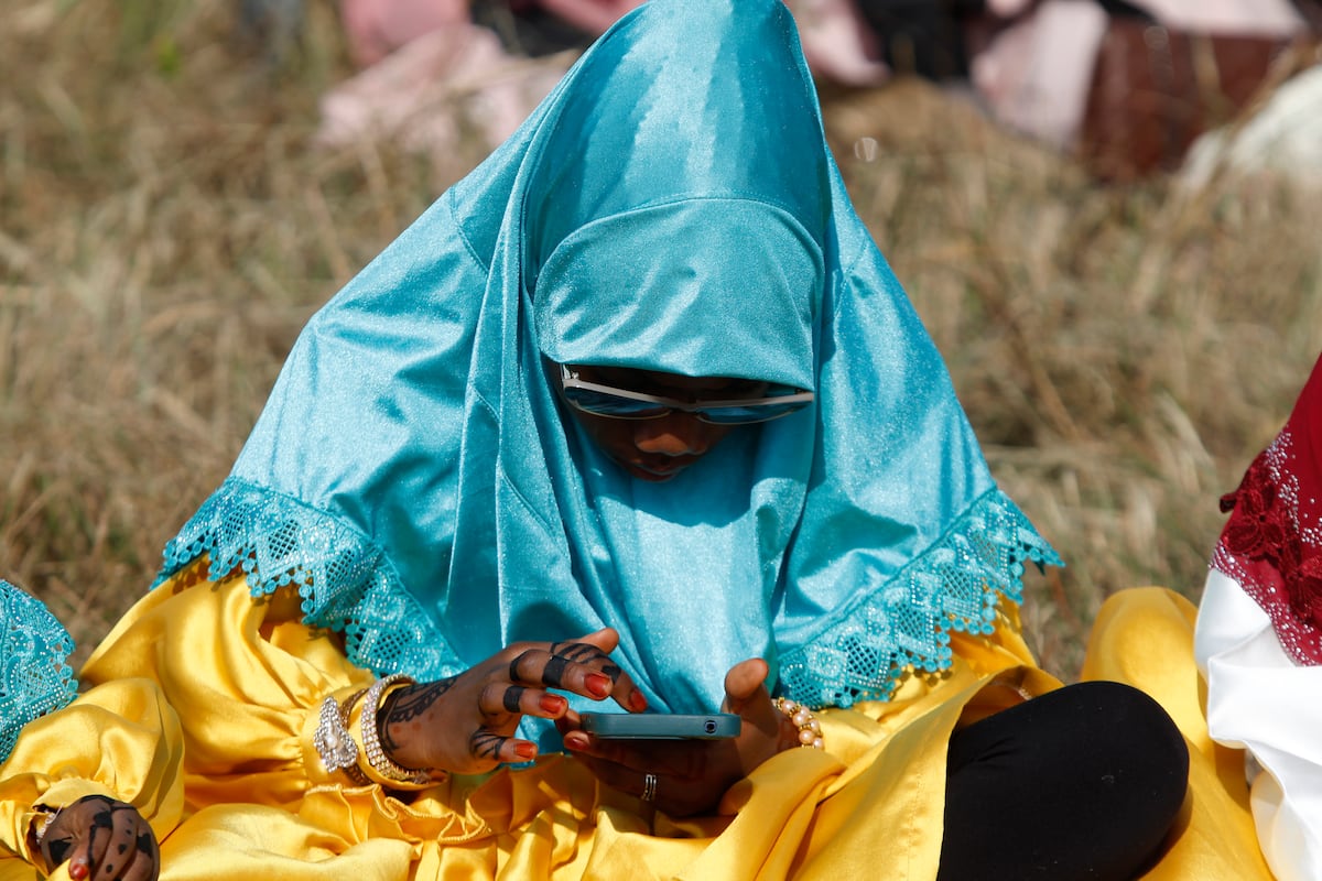 La IA acelera y perfecciona la desinformación en África, mientras pierde capacidad para combatirla