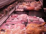Carne de cerdo expuesta en un mercado en Barcelona.