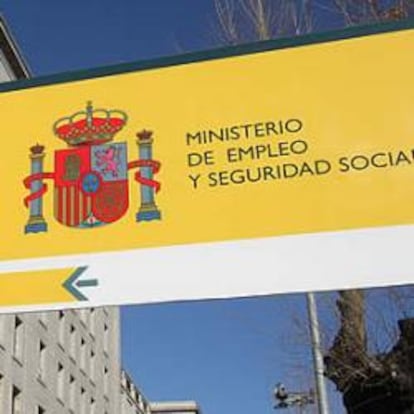 Fachada del Ministerio de Empleo y Seguridad Social en Madrid.