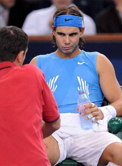 Rafa Nadal, antes de retirarse del Masters Series de París por una lesión