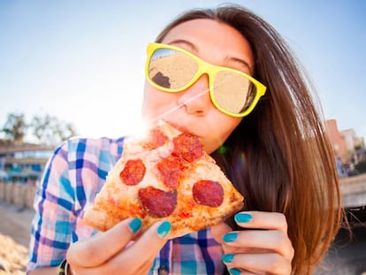 ¿Se puede perder peso comiendo pizza?
