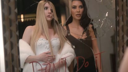 Emma Roberts y Kim Kardashian en una imagen de la nueva temporada de 'American Horror Story'.