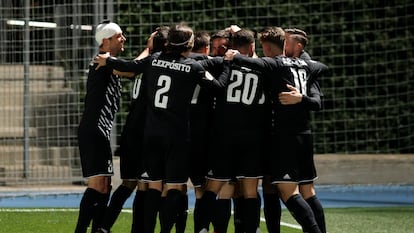 Los jugadores del Dux Internacional celebran un gol la temporada pasada.