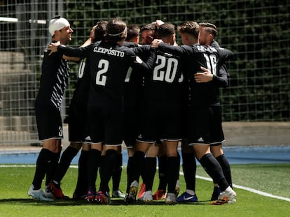 Los jugadores del Dux Internacional celebran un gol la temporada pasada.