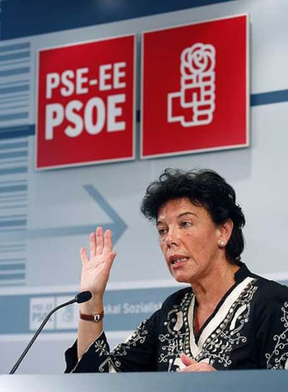 Isabel Celaá, durante su rueda de prensa de ayer en Bilbao.