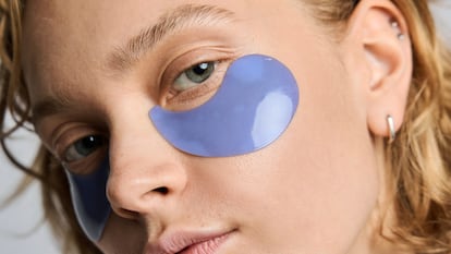 Artículo de EL PAÍS Escaparate sobre Pixi y sus parches de ojos que revitalizan la mirada.