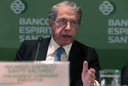 El director ejecutivo del BES (Banco Espririto Santo), Ricardo Salgado, presenta los resultados financieros de la entidad en 2012 durante una rueda de prensa hoy, martes 5 de febrero de 2013, en Lisboa (Portugal).