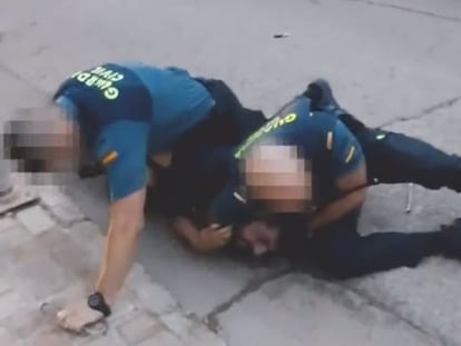 Un momento de la detención en Mairena.