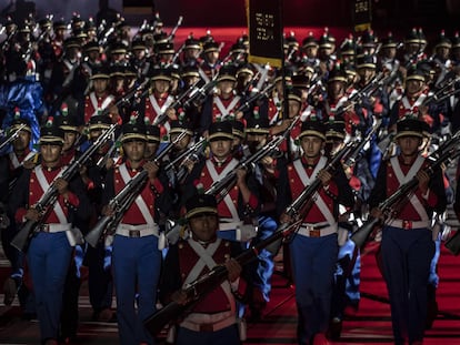 En el zócalo capitalino se llevaron a cabo los actos conmemorativos con motivo a los 200 años de la entrada del ejército trigarante a la Ciudad de México, lo que significó la consumación de la independencia.