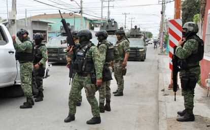 Elementos del Ejército mexicano después del tiroteo en Nuevo Laredo