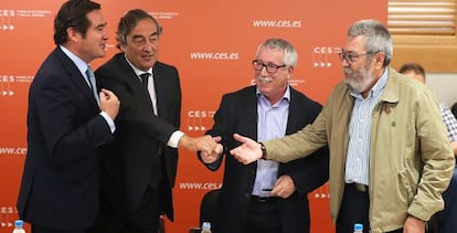 Firma del pacto salarial entre sindicatos y empresarios, Antonio Garamendi (Cepyme), Juan Rosell (CEOE), Ignacio Fern&aacute;ndez Toxo (CC OO) y Candido Mendez (UGT)