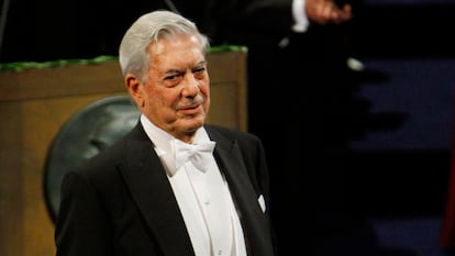 Mario Vargas Llosa tras recibir el Premio Nobel de Literatura en Estocolmo (Suecia) en diciembre de 2010.