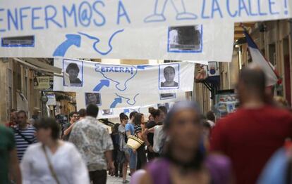 Pancartas a favor del acercamiento de los presos de ETA en la Parte Vieja de San Sebastián.