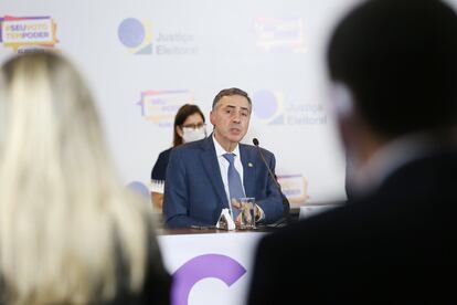 O presidente do TSE, Luís Roberto Barroso, durante entrevista coletiva no dia 16, em Brasília.