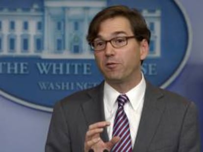 El presidente del Consejo de Asesores Económicos de la Casa Blanca, Jason Furman, comparece ante los medios en la Casa Blanca, Washington DC, EE.UU..