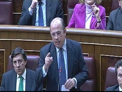 Gil Lázaro pide a Rubalcaba que "diga la verdad y se vaya a casa"