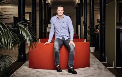 Jonas Tellander, en la imagen en su ofina en Estocolmo, fundó Storytel en 2005 como un servicio de suscripción con audiolibros ilimitados por una cuota fija.