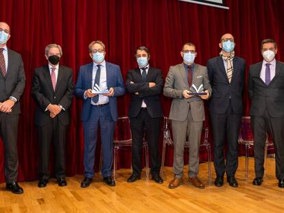 Foto de familia con los representantes de las organizaciones galardonadas en los Premios Innovación y Salud de Mutua Universal.