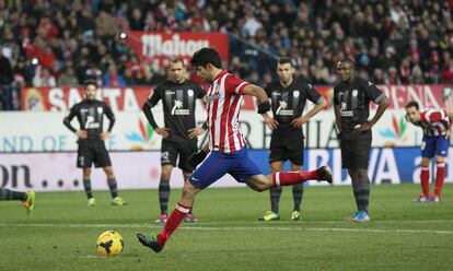 Diego Costa lanza un penalti.