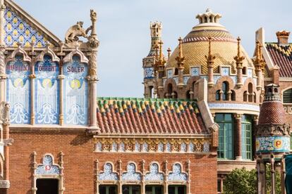 La exuberancia formal y el colorido, dos de los rasgos del Hospital Sant Pau de Dom&egrave;nech i Montaner.