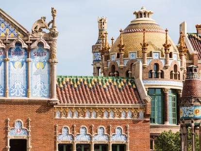 La exuberancia formal y el colorido, dos de los rasgos del Hospital Sant Pau de Dom&egrave;nech i Montaner.