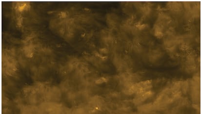Imagen del polo sur solar, en la parte inferior, tomada por la sonda europea 'Solar Orbiter'.
