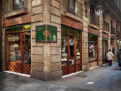 La chocolatería Fargas es uno de los establecimientos más antiguos de Barcelona. Fundada en 1827, es una pequeña tienda familiar conocida por su amplio surtido de bombones.