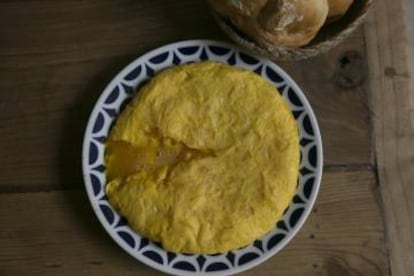 Tortilla de Betanzos de la Taberna Garelos, en Madrid.