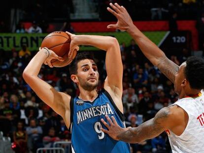 Ricky Rubio, ante Teague. 