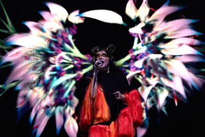 La cantante islandesa Björk, este lunes durante su concierto en Madrid.