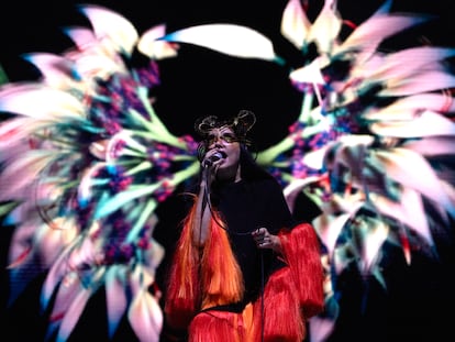 La cantante islandesa Björk, este lunes durante su concierto en Madrid.