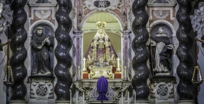 La Patrona, en su retablo de la iglesia de Santo Domingo, en Cádiz.