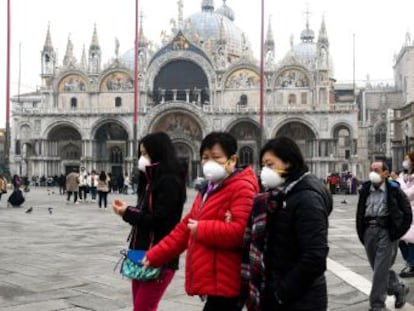La expansión fuera de China, sobre todo en Italia, Irán y Corea del Sur, muestra la dificultad de poner barreras al patógeno