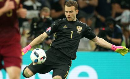 Igor Akinfeev, durante un partido de la Eurocopa 2016.