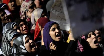 Varias mujeres, en la plaza Tahrir de El Cairo, en 2011.