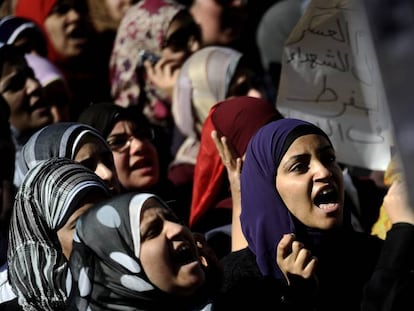 Varias mujeres, en la plaza Tahrir de El Cairo, en 2011.