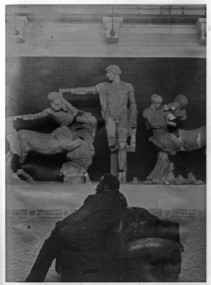 Maillol en el museo de Olimpia en 1908.