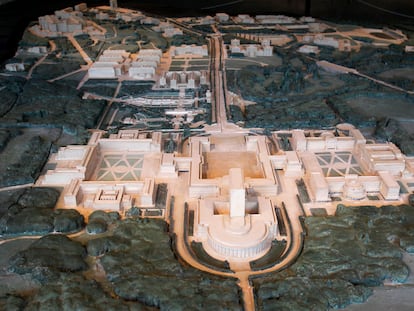 Maqueta de la exposición 'Paisajes de una guerra: La Ciudad Universitaria de Madrid', en el Museo del Traje de Madrid.