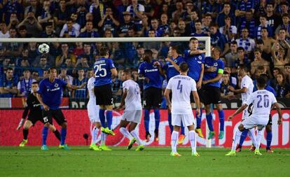 Gol de libre directo de Riyad Mahrez en Brujas.