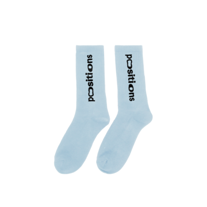 Los calcetines azul bebé de Ariana Grande, un detalle para arianers que sufran de pies fríos (aprox. 30 euros)