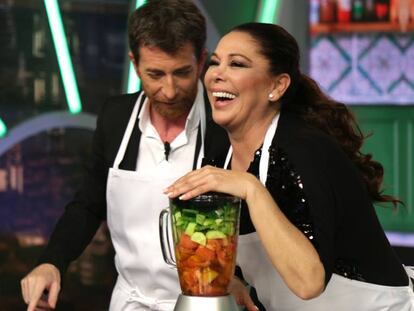 Isabel Pantoja y Pablo Motos, en &#039;El Hormiguero&#039;.