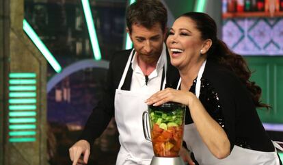 Isabel Pantoja y Pablo Motos, en &#039;El Hormiguero&#039;.