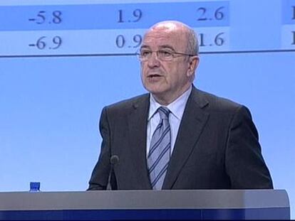 Almunia ve la subida de impuestos "lógica" y "necesaria"